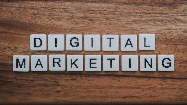 Comment se reconvertir dans le marketing : conseils et astuces