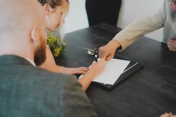 Comment établir un contrat de prestation de service avec un client ?
